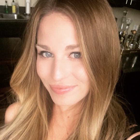 Meet your Posher, Candice - Picture 2 of 2